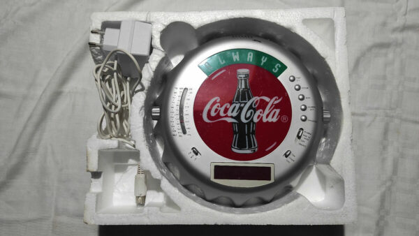 RARE Unused AKURA COCA-COLA CLOCK RADIO ALARM WITH LIGHT - Image 2