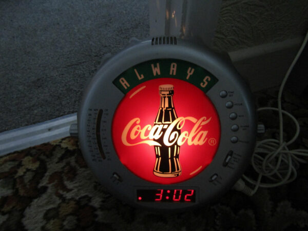 RARE Unused AKURA COCA-COLA CLOCK RADIO ALARM WITH LIGHT