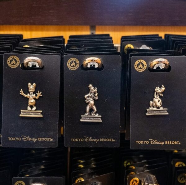 TOKYO DISNEY RESORT BRONZE STATUE PIN