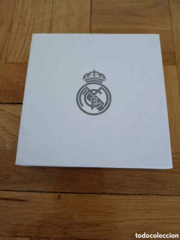 REAL MADRID HISTORY Pins Box - Image 2